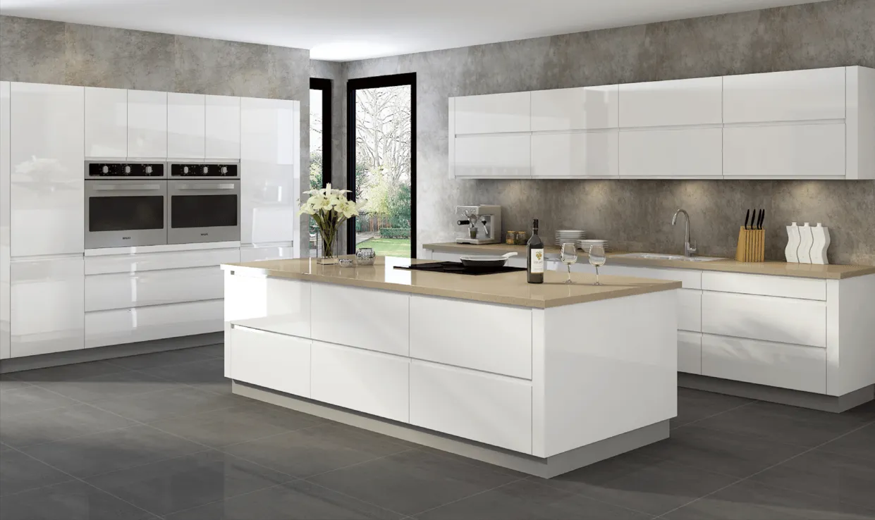 Handleless white lacquer kitchen with a large island and a wood-tone counter