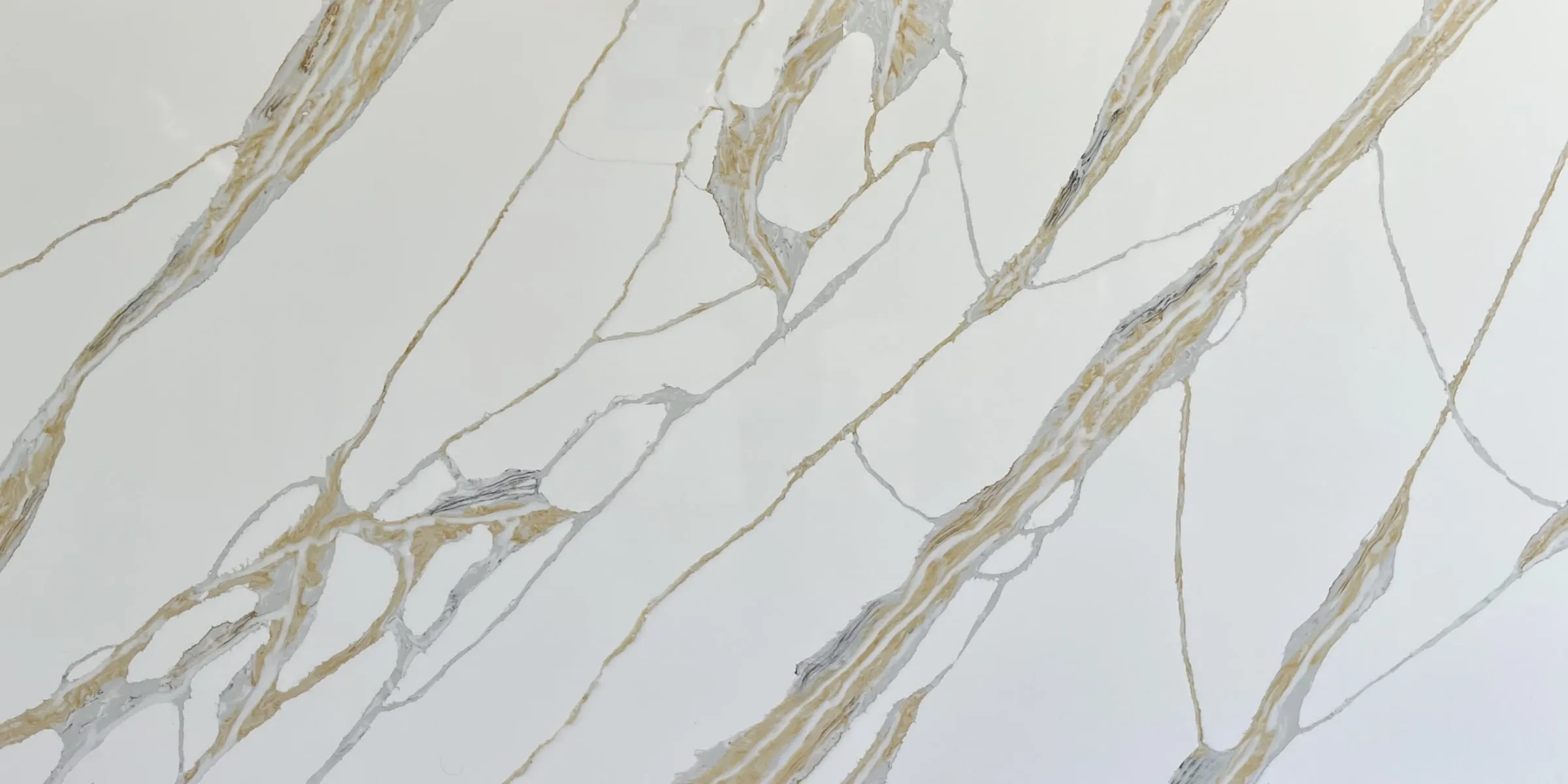 Nile Calacatta quartz slab, full-surface swatch